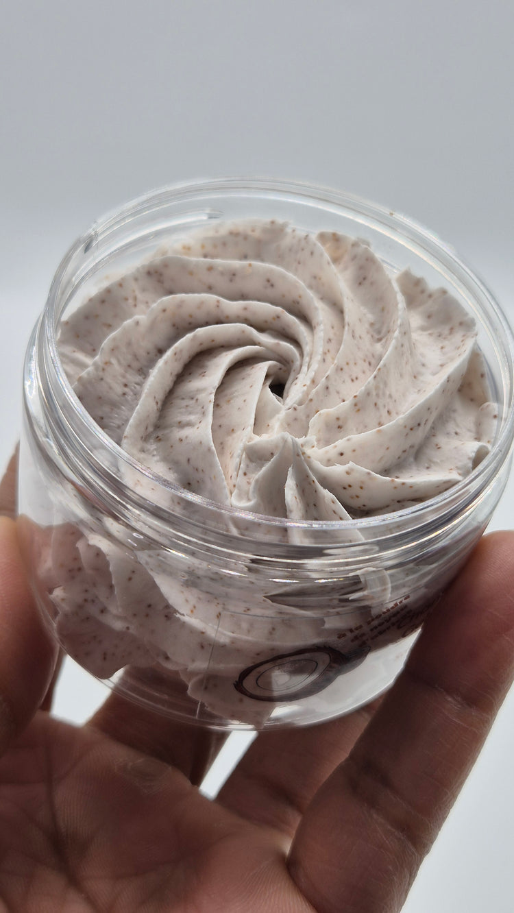 Chantilly de douche exfoliant Coco à la poudre de noyau d'abricot